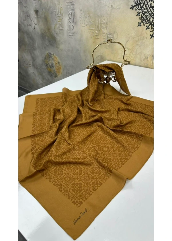 Kapalı Yonca Gold Eşarp