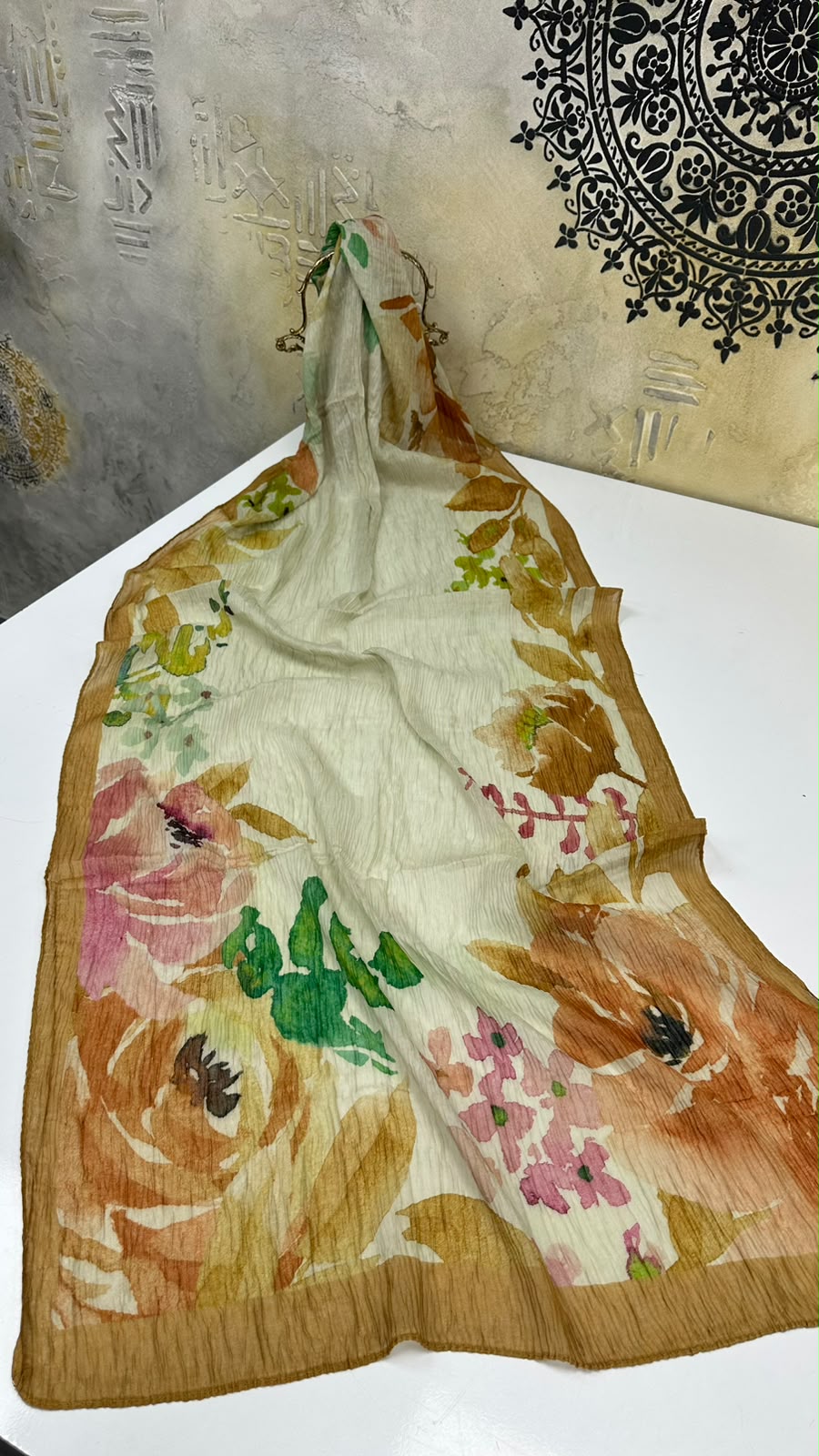 Levid’or Sürreal Desenli Müslin Şal